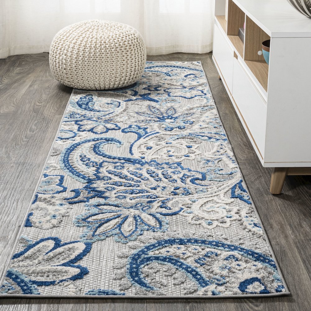 Gordes Paisley High-Low Indoor/Outdoor Area Rug. Picture 2