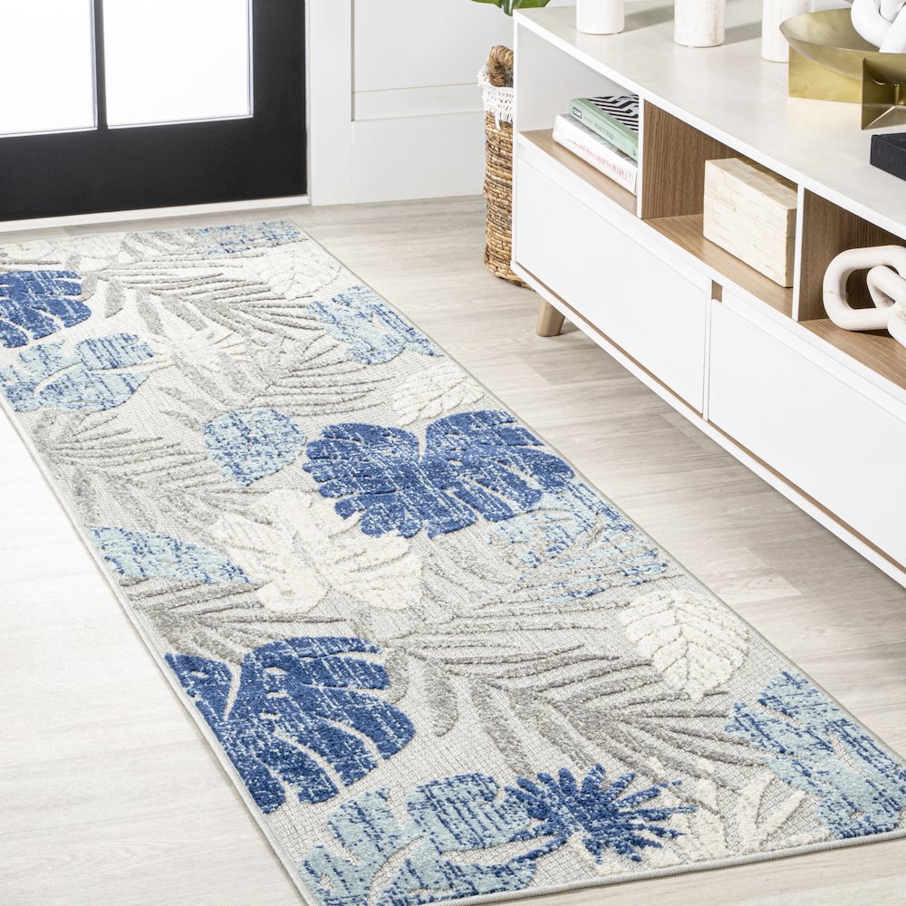 Monstera Tropical Leaf High-Low Indoor/Outdoor Area Rug. Picture 2