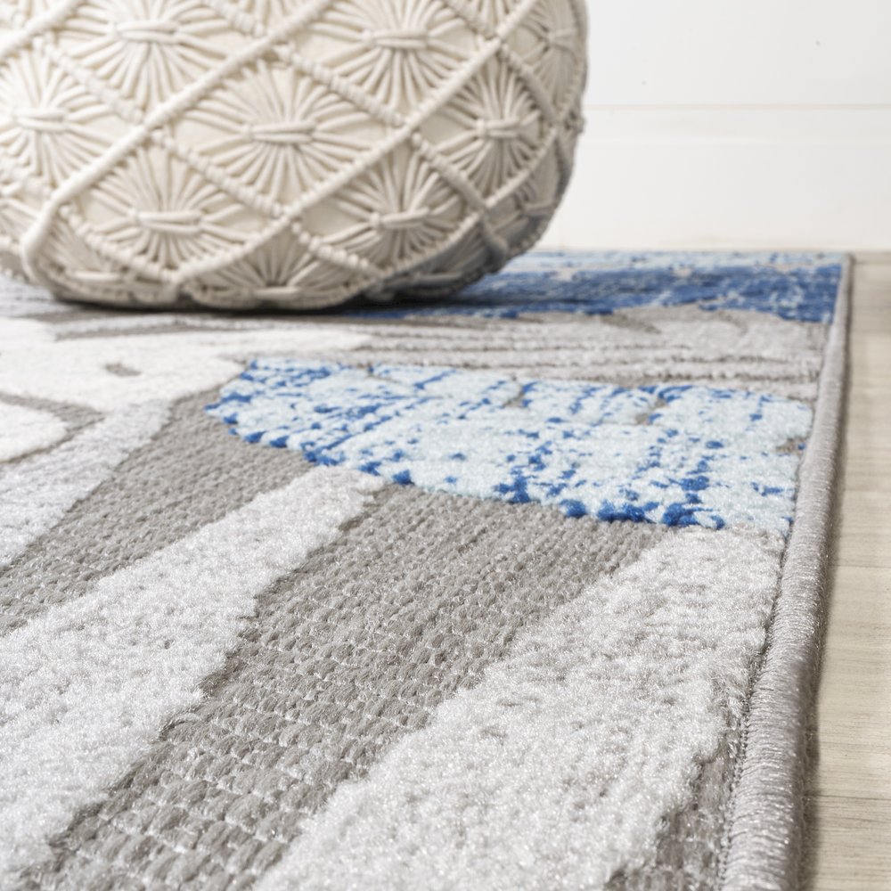 Monstera Tropical Leaf High-Low Indoor/Outdoor Area Rug. Picture 5