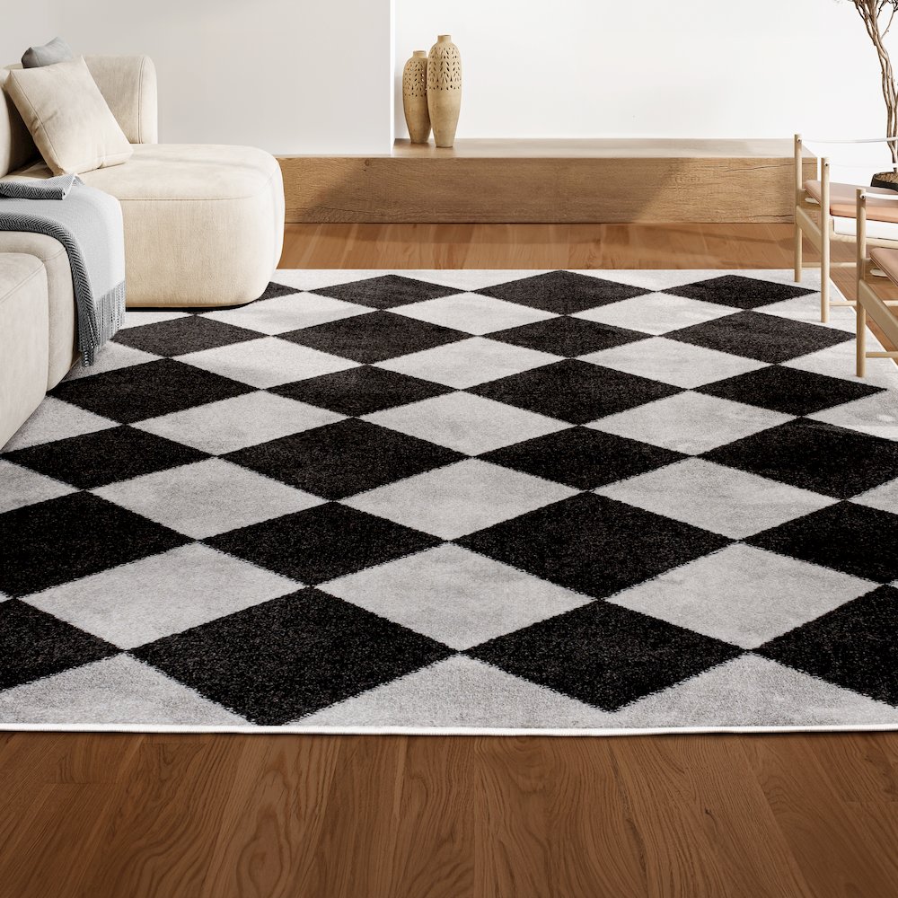 Draper Classic Geometric Diamond Pattern Area Rug. Picture 5