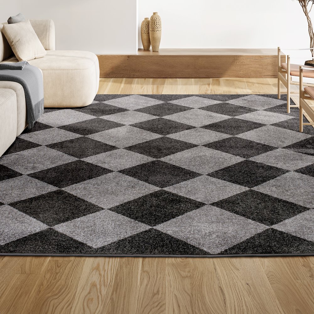 Draper Classic Geometric Diamond Pattern Area Rug. Picture 5