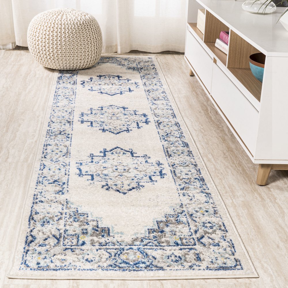 Inigo Cottage Medallion Area Rug. Picture 2