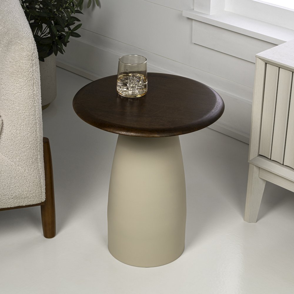 Otto 18" Modern Round End Table. Picture 2