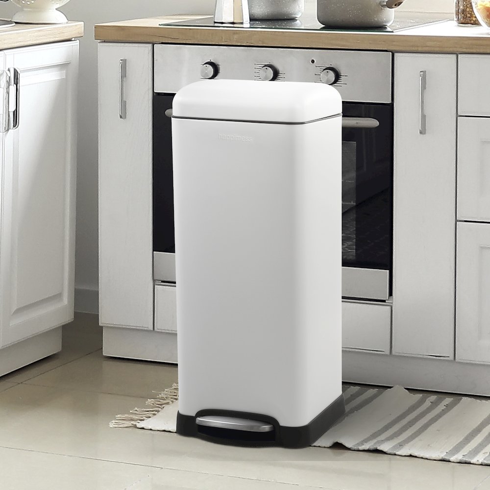 Betty Retro Step-Open Trash Can With Liners. Picture 2