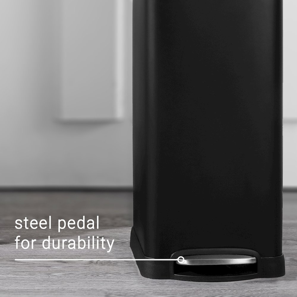 Betty Retro Step-Open Trash Can With Liners. Picture 8