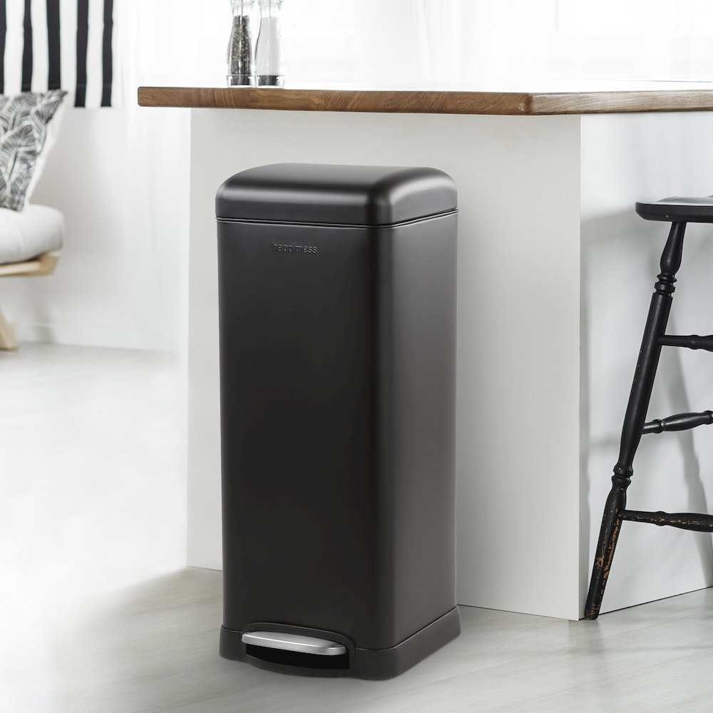 Betty Retro Step-Open Trash Can With Liners. Picture 2