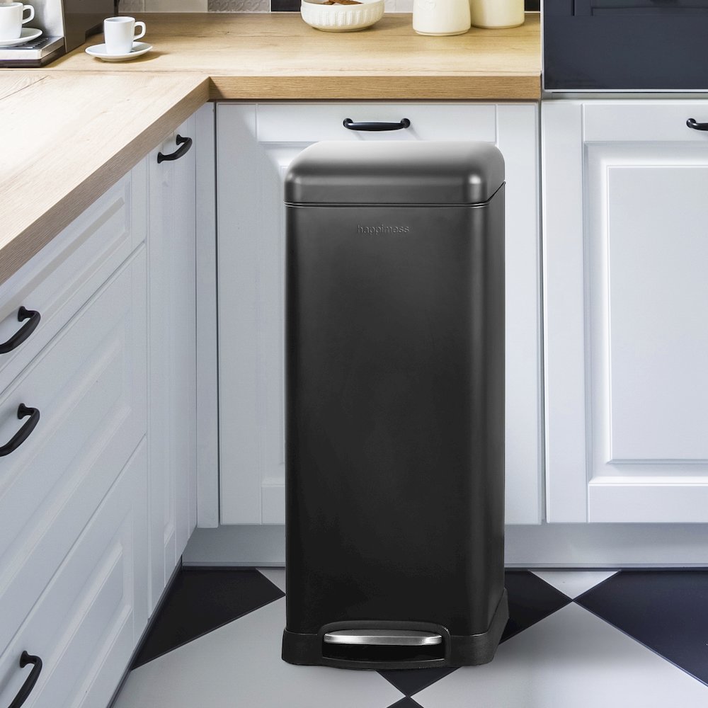 Betty Retro Step-Open Trash Can With Liners. Picture 13