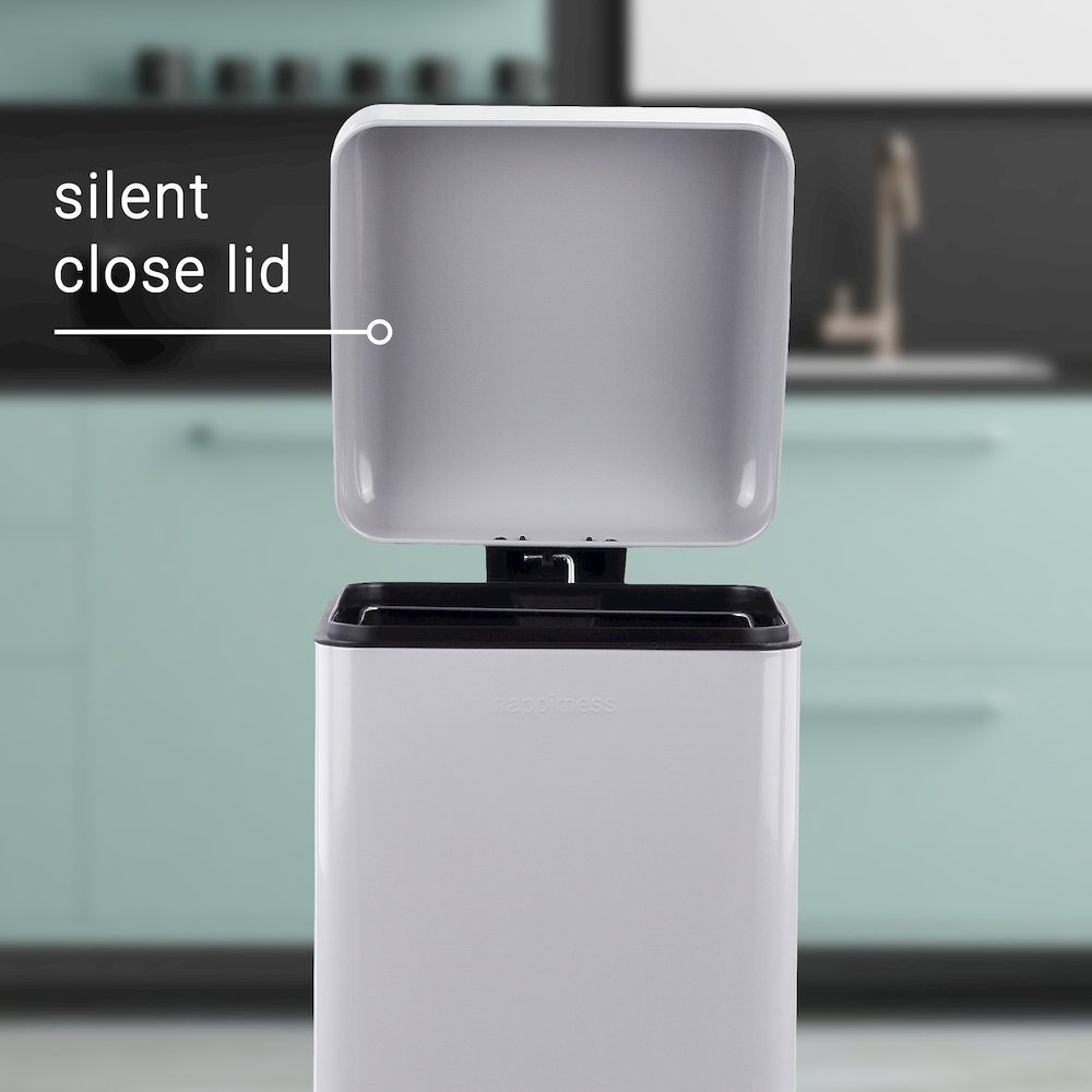 Betty Retro Step-Open Trash Can With Liners. Picture 10