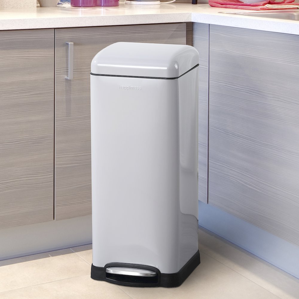 Betty Retro Step-Open Trash Can With Liners. Picture 14