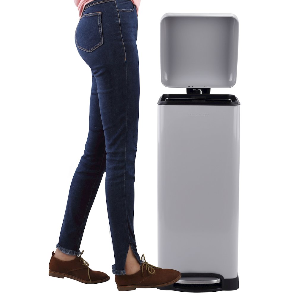 Betty Retro Step-Open Trash Can With Liners. Picture 6