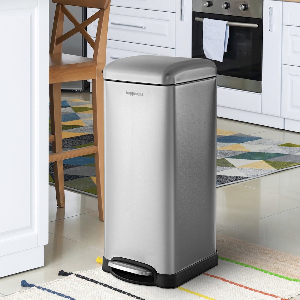 Betty Retro Step-Open Trash Can With Liners. Picture 2