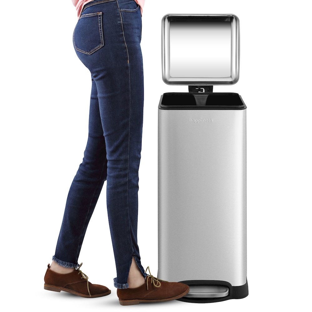 Betty Retro Step-Open Trash Can With Liners. Picture 6