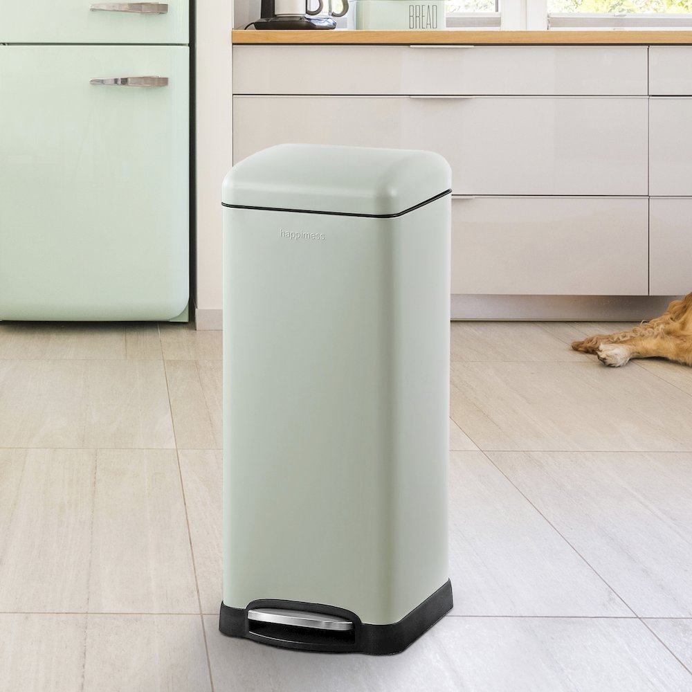 Betty Retro Step-Open Trash Can With Liners. Picture 2