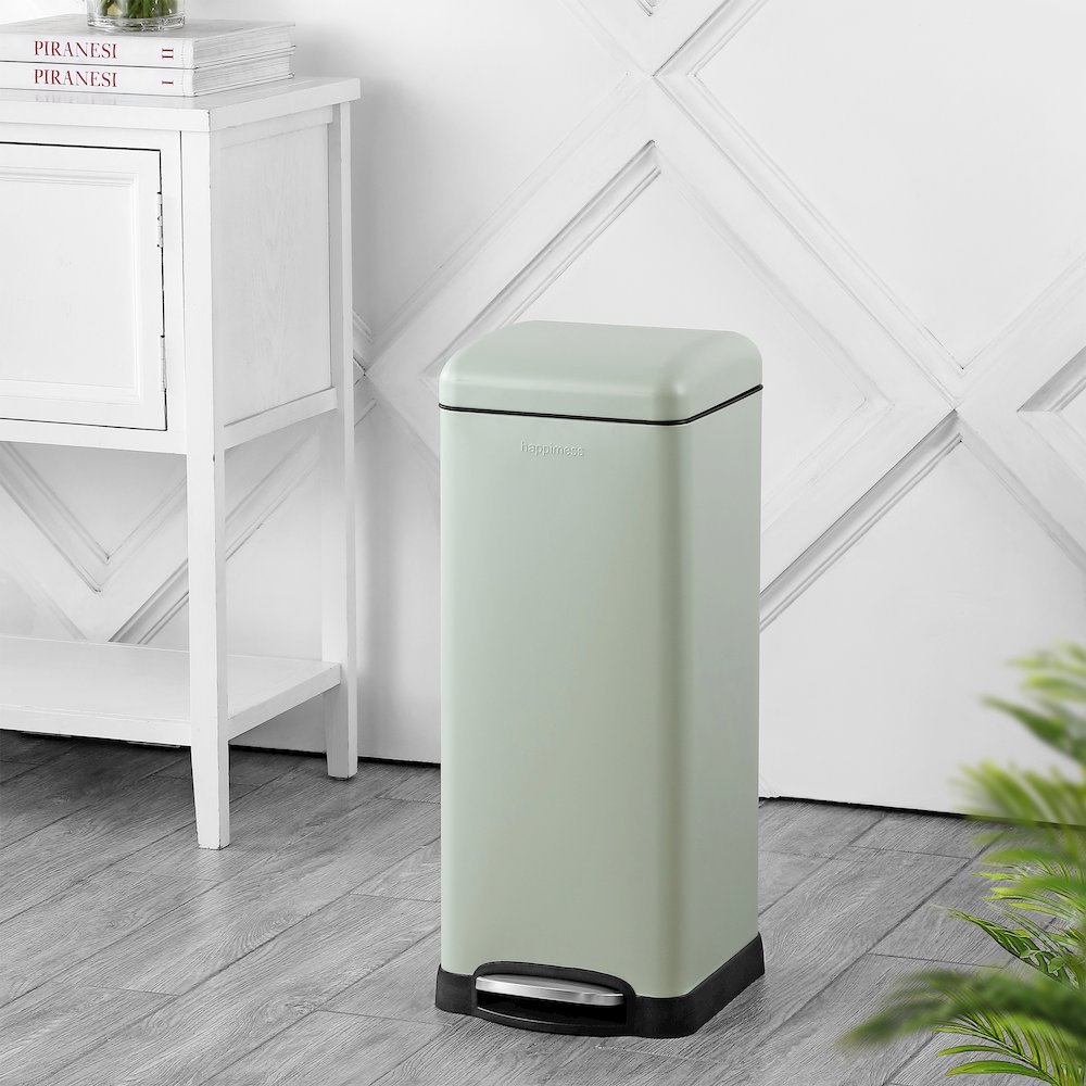 Betty Retro Step-Open Trash Can With Liners. Picture 1