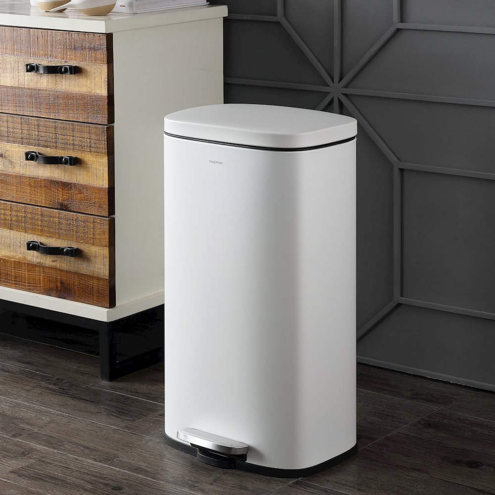 Curtis Step-Open Trash Can. Picture 1