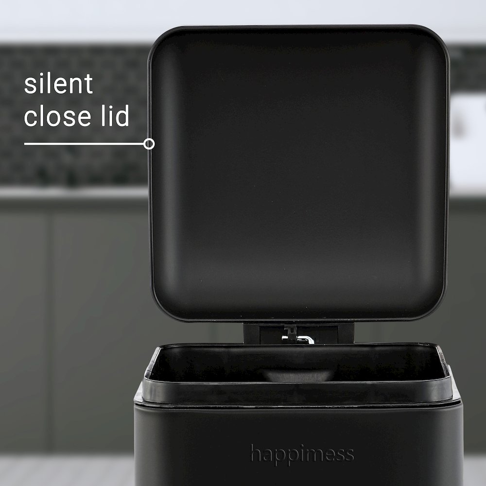Betty Retro Mini Step-Open Trash Can. Picture 6