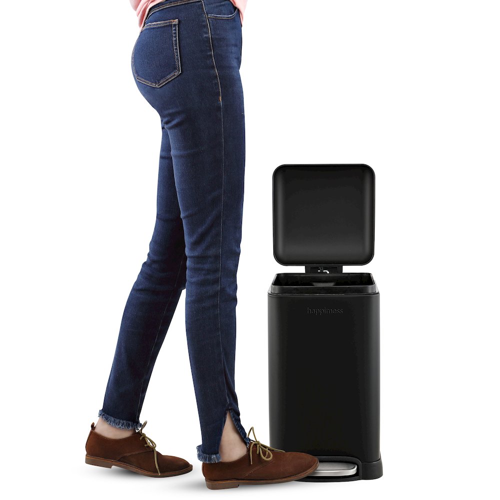 Betty Retro Mini Step-Open Trash Can. Picture 4
