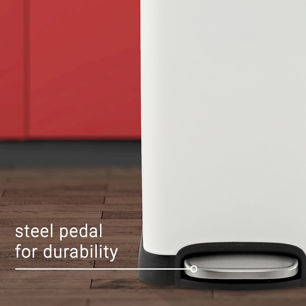 Betty Retro Mini Step-Open Trash Can. Picture 5