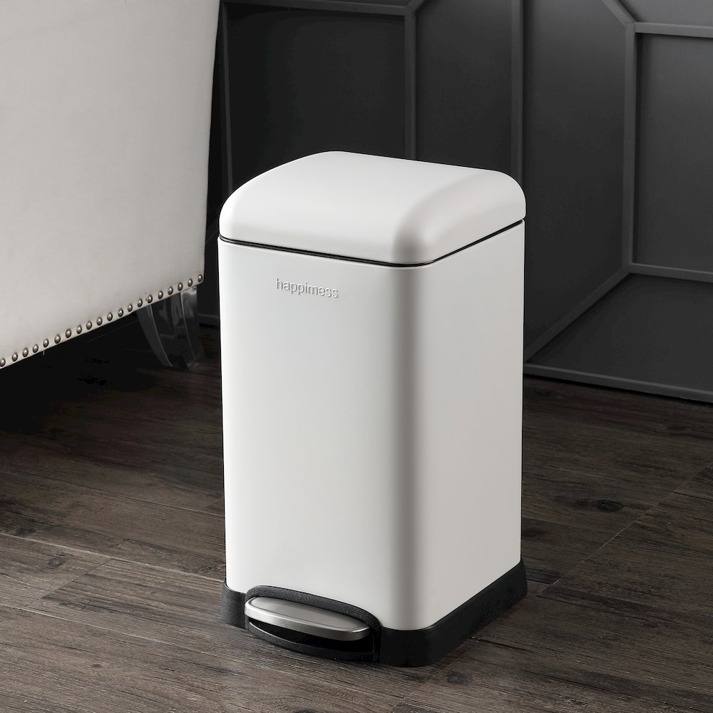 Betty Retro Mini Step-Open Trash Can. Picture 1