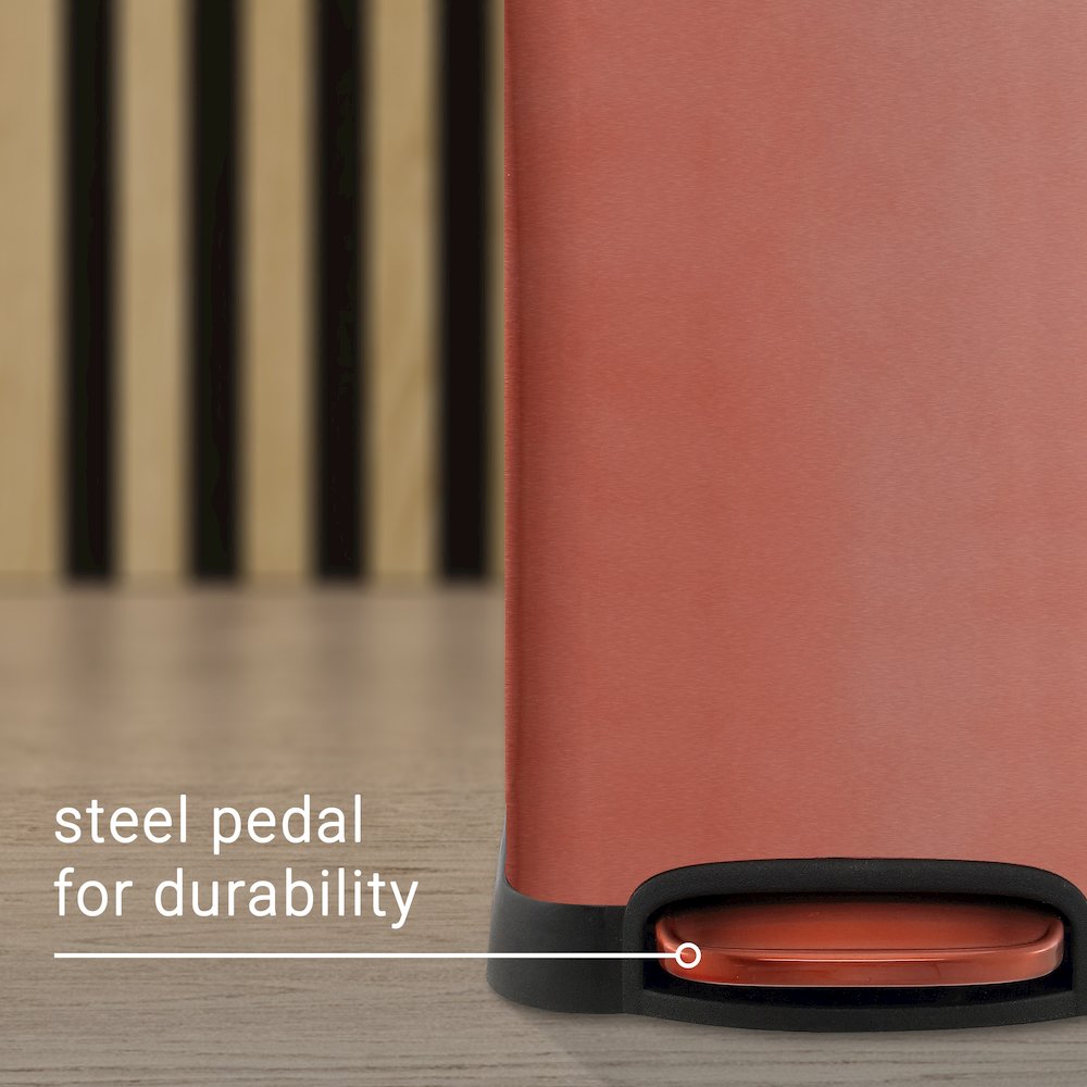 Betty Retro Mini Step-Open Trash Can. Picture 5