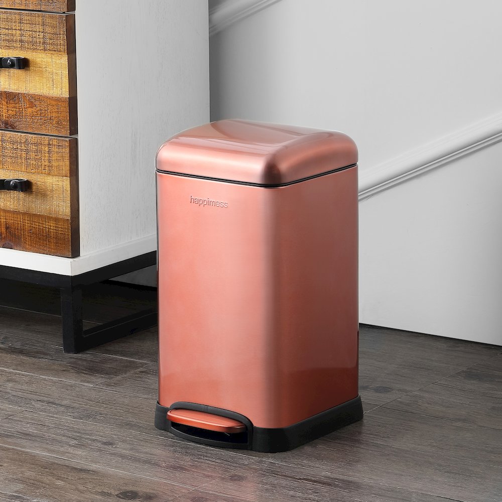 Betty Retro Mini Step-Open Trash Can. Picture 1
