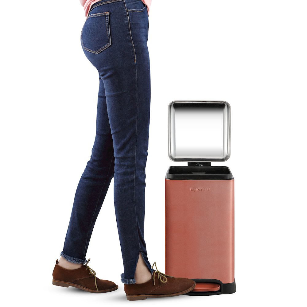 Betty Retro Mini Step-Open Trash Can. Picture 4