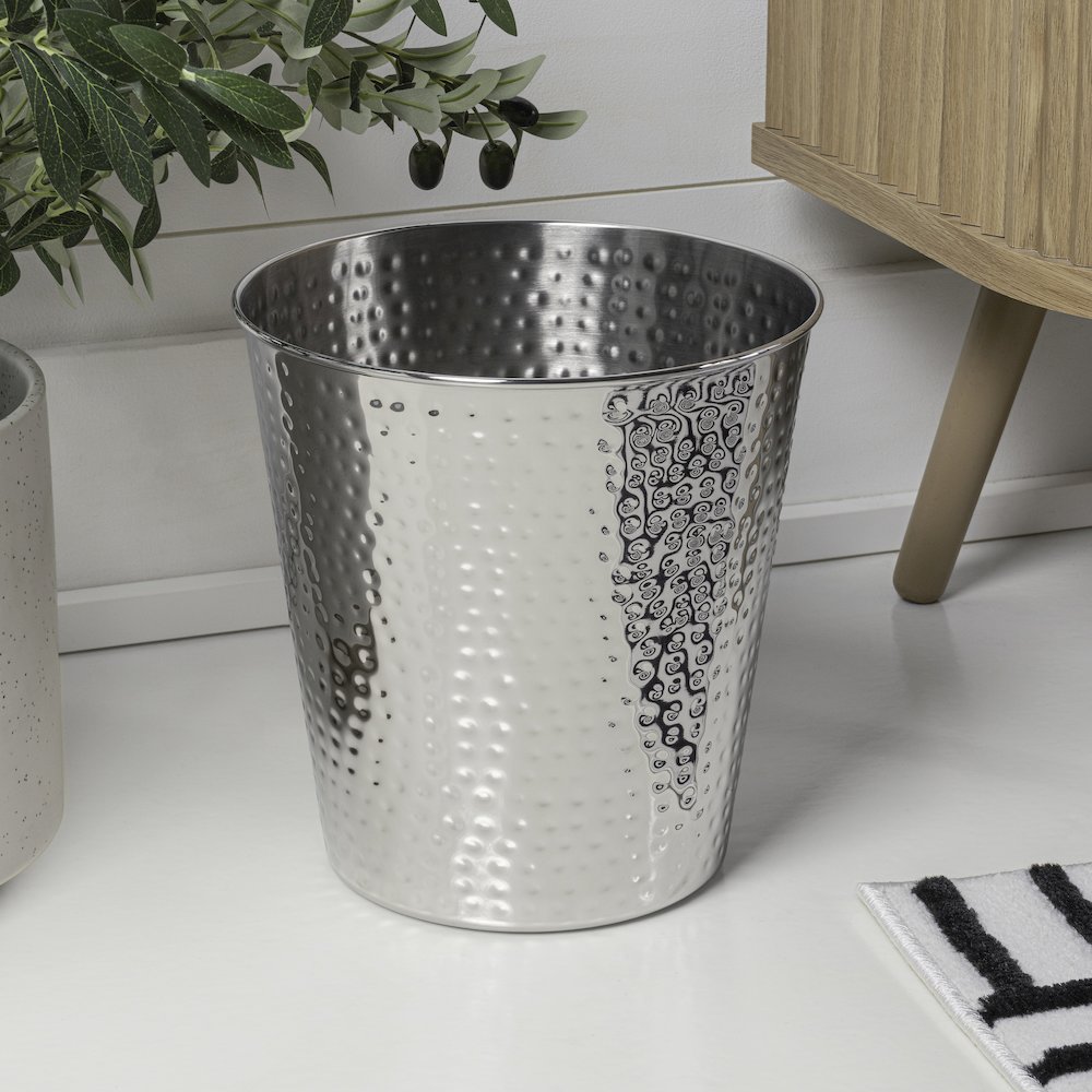 Axel Modern Minimalist Hammered Steel 2-Gallon Wastebasket, Polished Steel. Picture 2