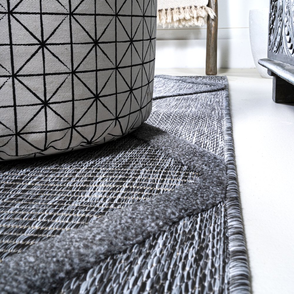 Salines Diamond Trellis Indoor/Outdoor Area Rug. Picture 7