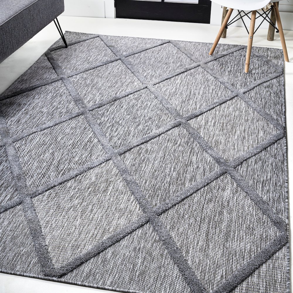Salines Diamond Trellis Indoor/Outdoor Area Rug. Picture 2