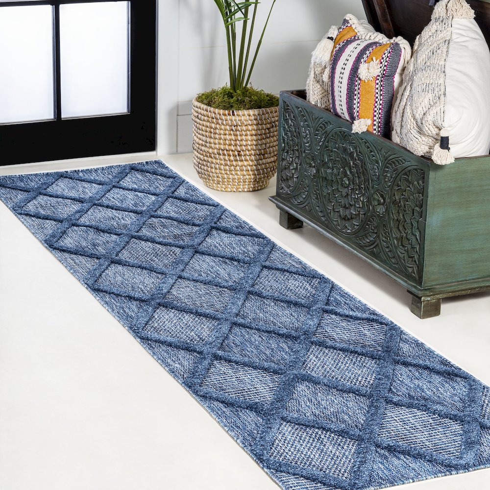 Salines Diamond Trellis Indoor/Outdoor Area Rug. Picture 2