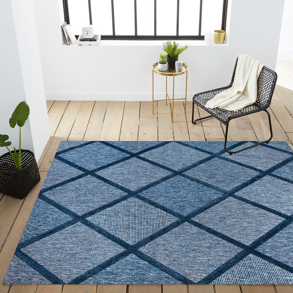 Salines Diamond Trellis Indoor/Outdoor Area Rug. Picture 16