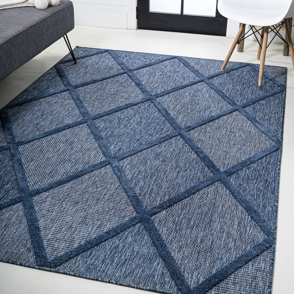 Salines Diamond Trellis Indoor/Outdoor Area Rug. Picture 2