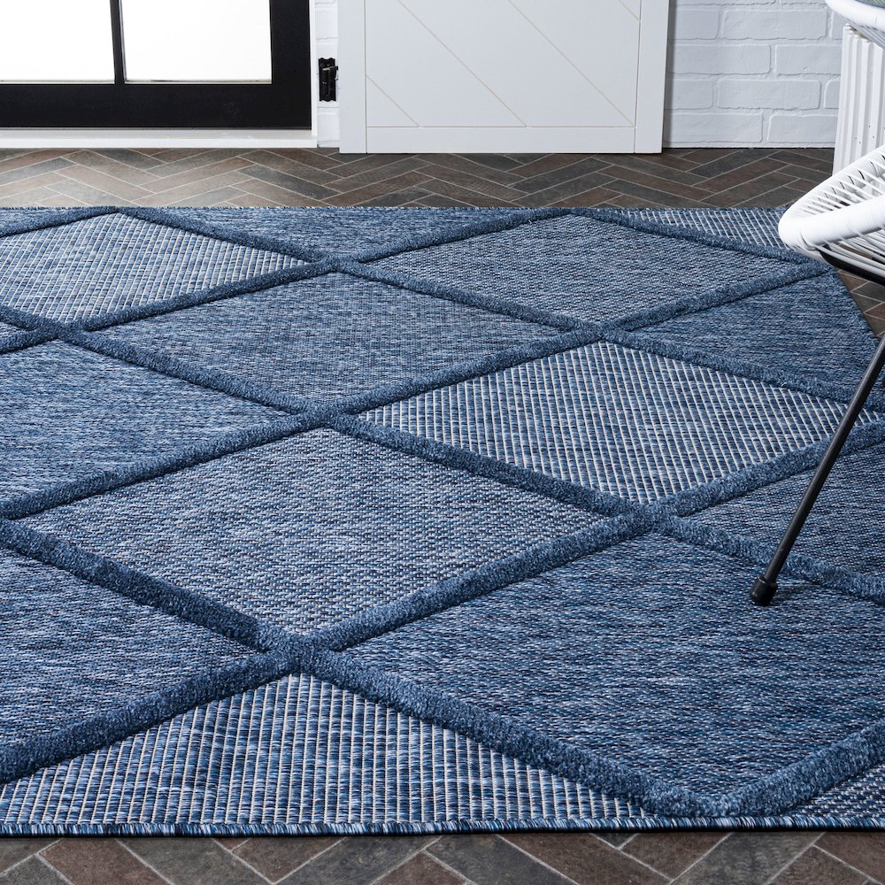 Salines Diamond Trellis Indoor/Outdoor Area Rug. Picture 7