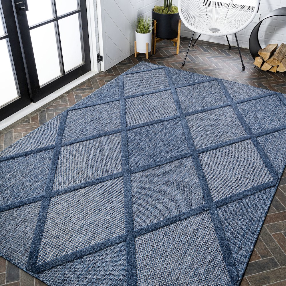Salines Diamond Trellis Indoor/Outdoor Area Rug. Picture 8