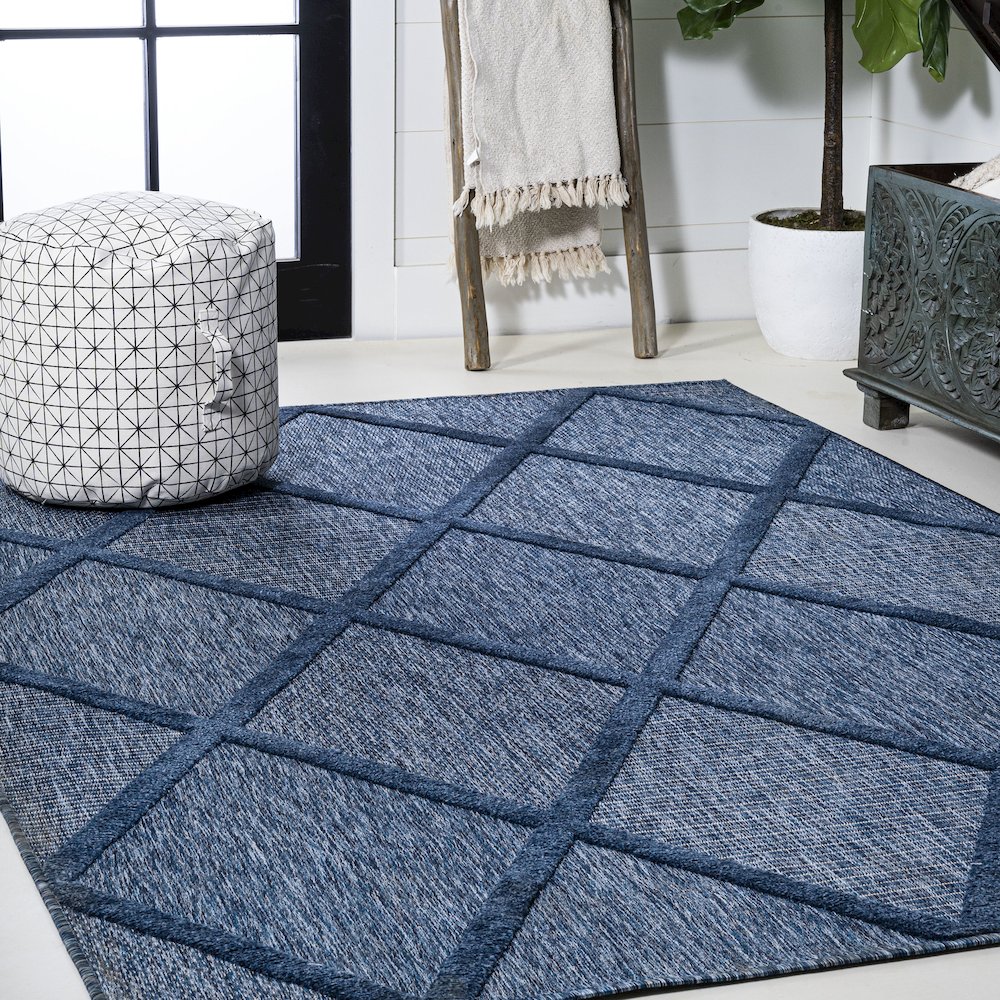 Salines Diamond Trellis Indoor/Outdoor Area Rug. Picture 5