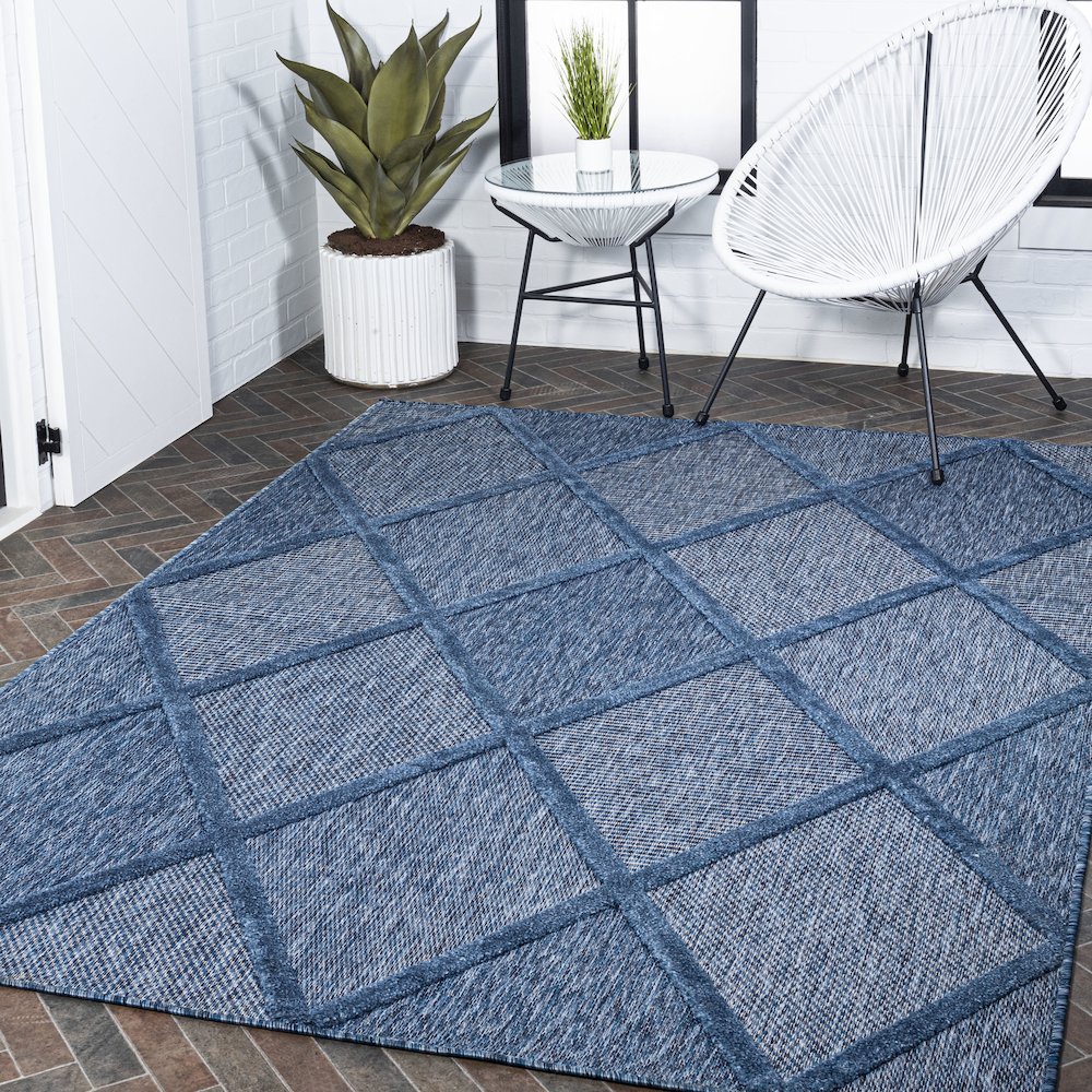 Salines Diamond Trellis Indoor/Outdoor Area Rug. Picture 9
