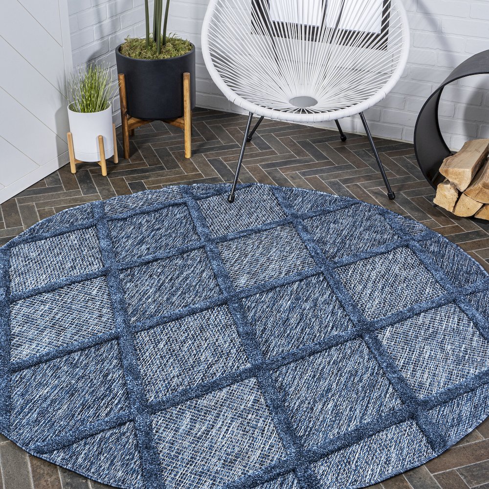 Salines Diamond Trellis Indoor/Outdoor Area Rug. Picture 2