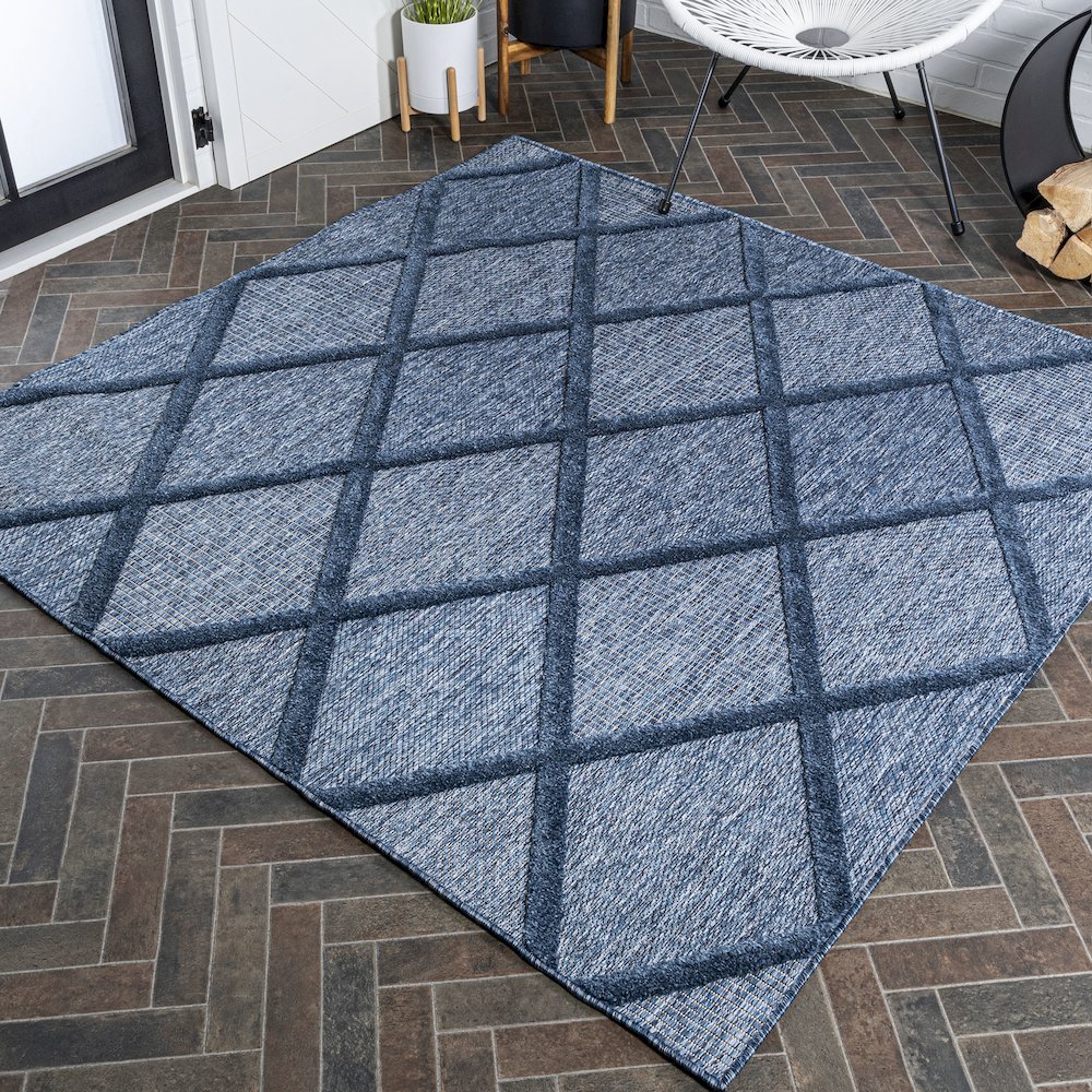 Salines Diamond Trellis Indoor/Outdoor Area Rug. Picture 2