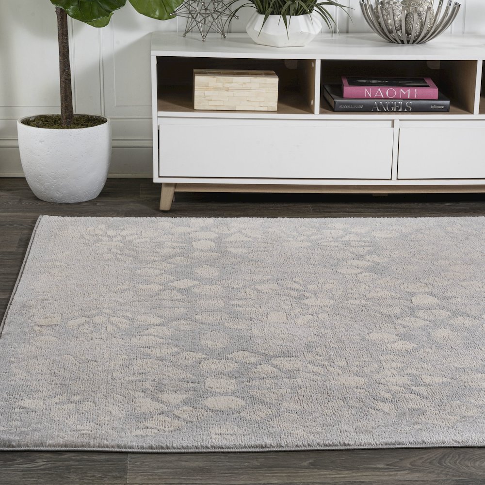 Roma Ornate Geometric Tile Area Rug. Picture 3