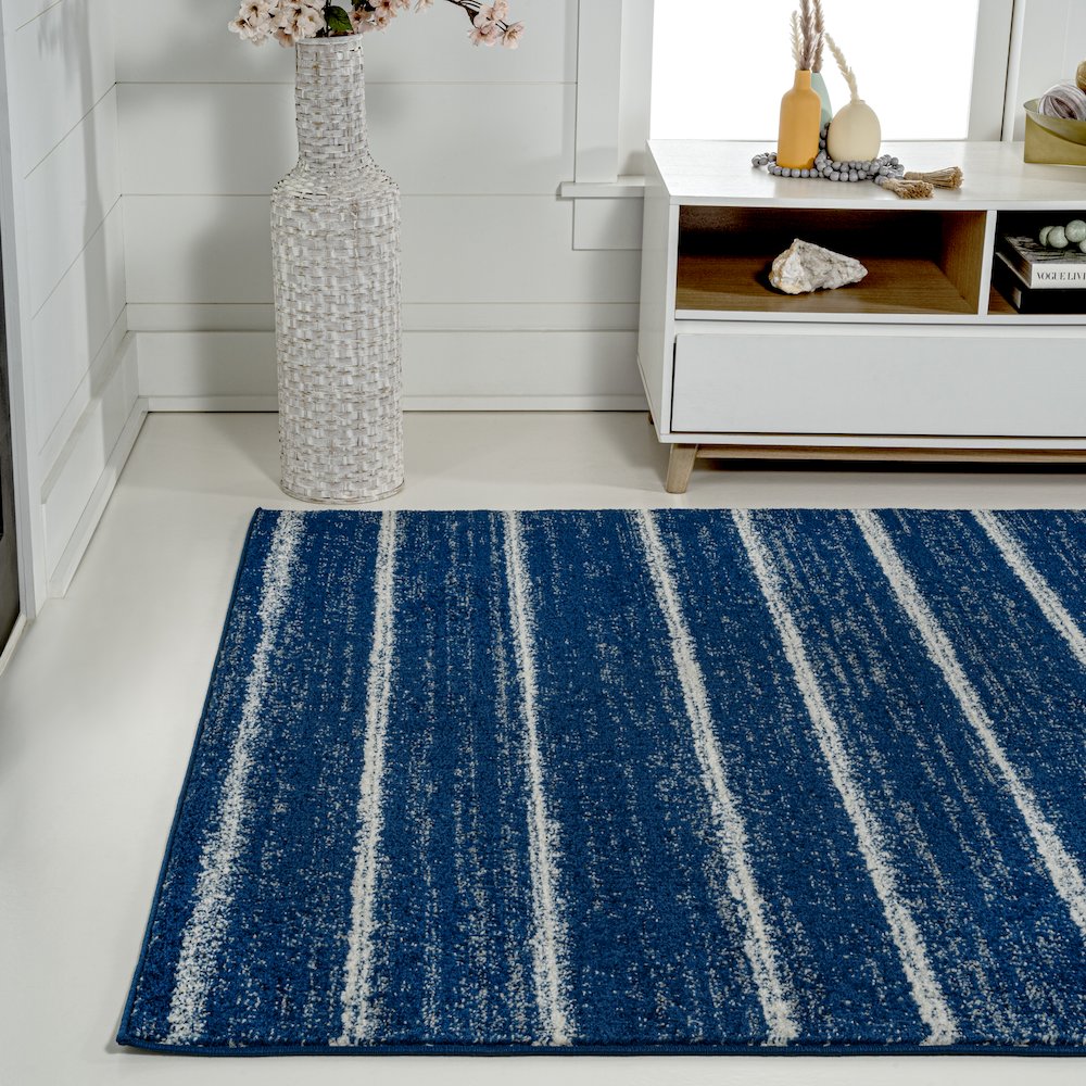 Williamsburg Minimalist Stripe Area Rug. Picture 1