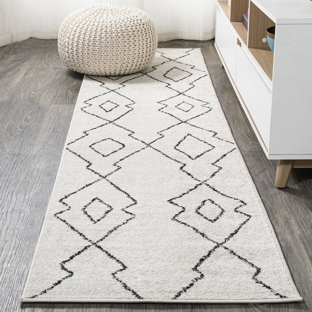 Alia Moroccan Beni Souk Area Rug. Picture 2