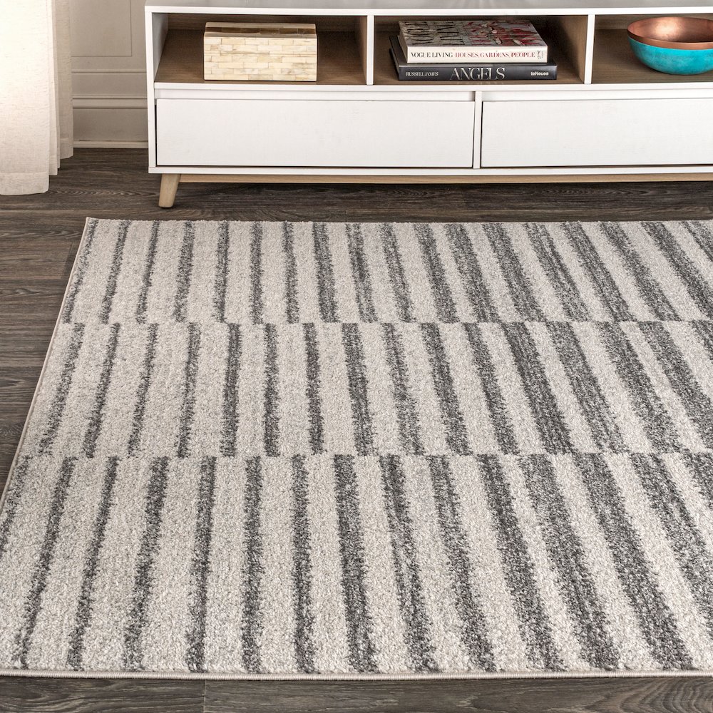 Lyla Offset Stripe Area Rug. Picture 3