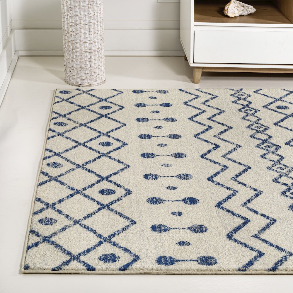 Aksil Moroccan Beni Souk Area Rug. Picture 1