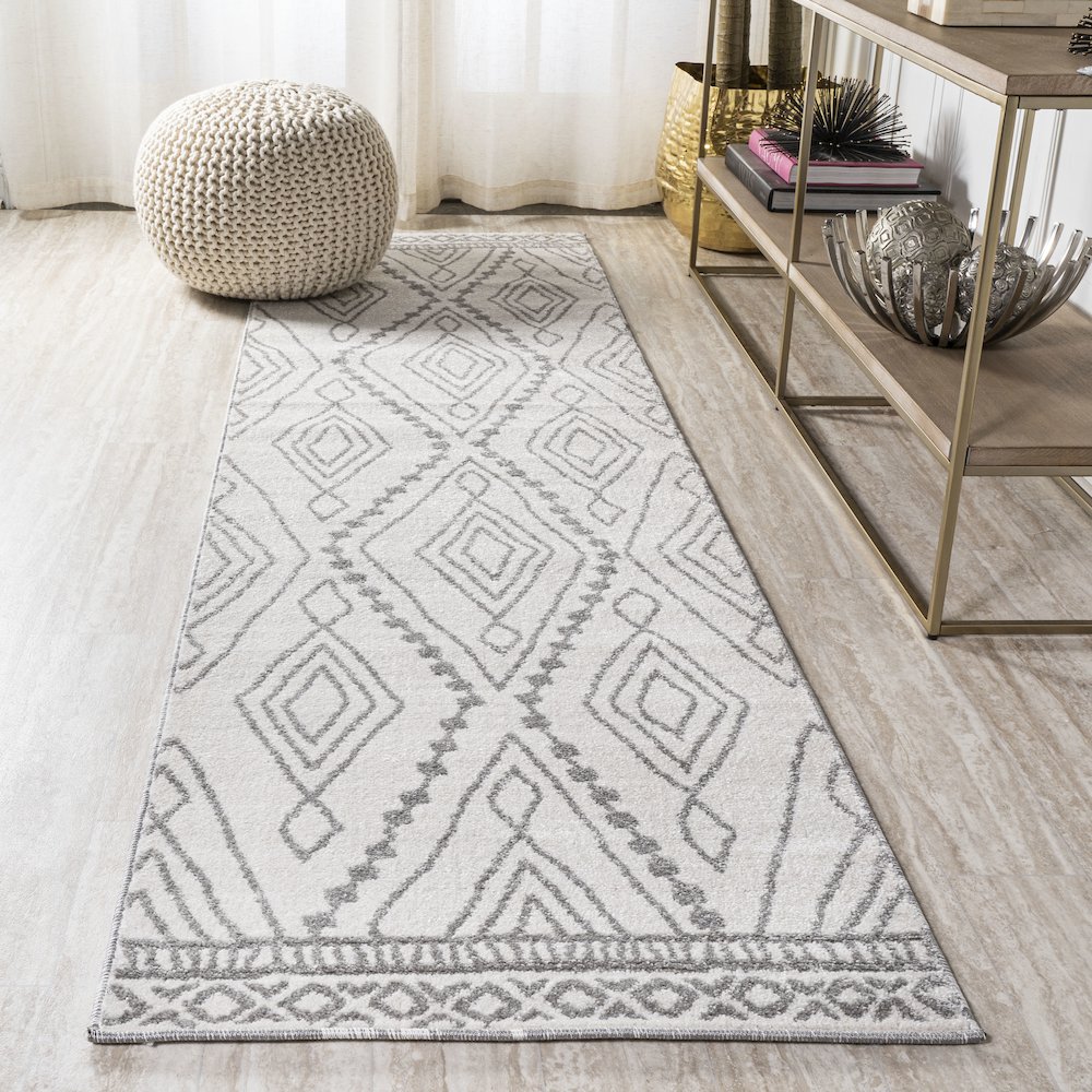 Rih Moroccan Style Diamond Area Rug. Picture 2