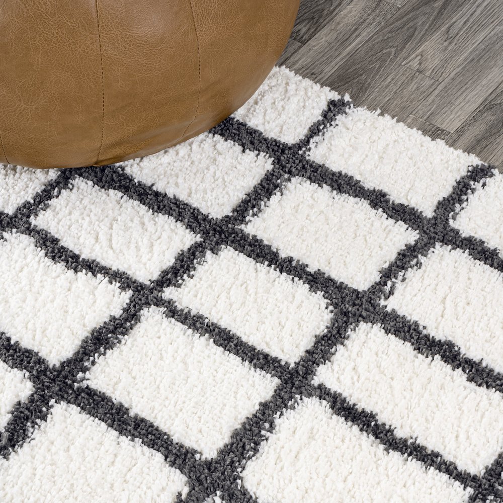 Arenal Geometric Grid Shag Area Rug. Picture 4