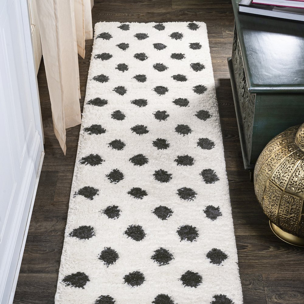 Pere Modern Charcoal Dot Shag Area Rug. Picture 2