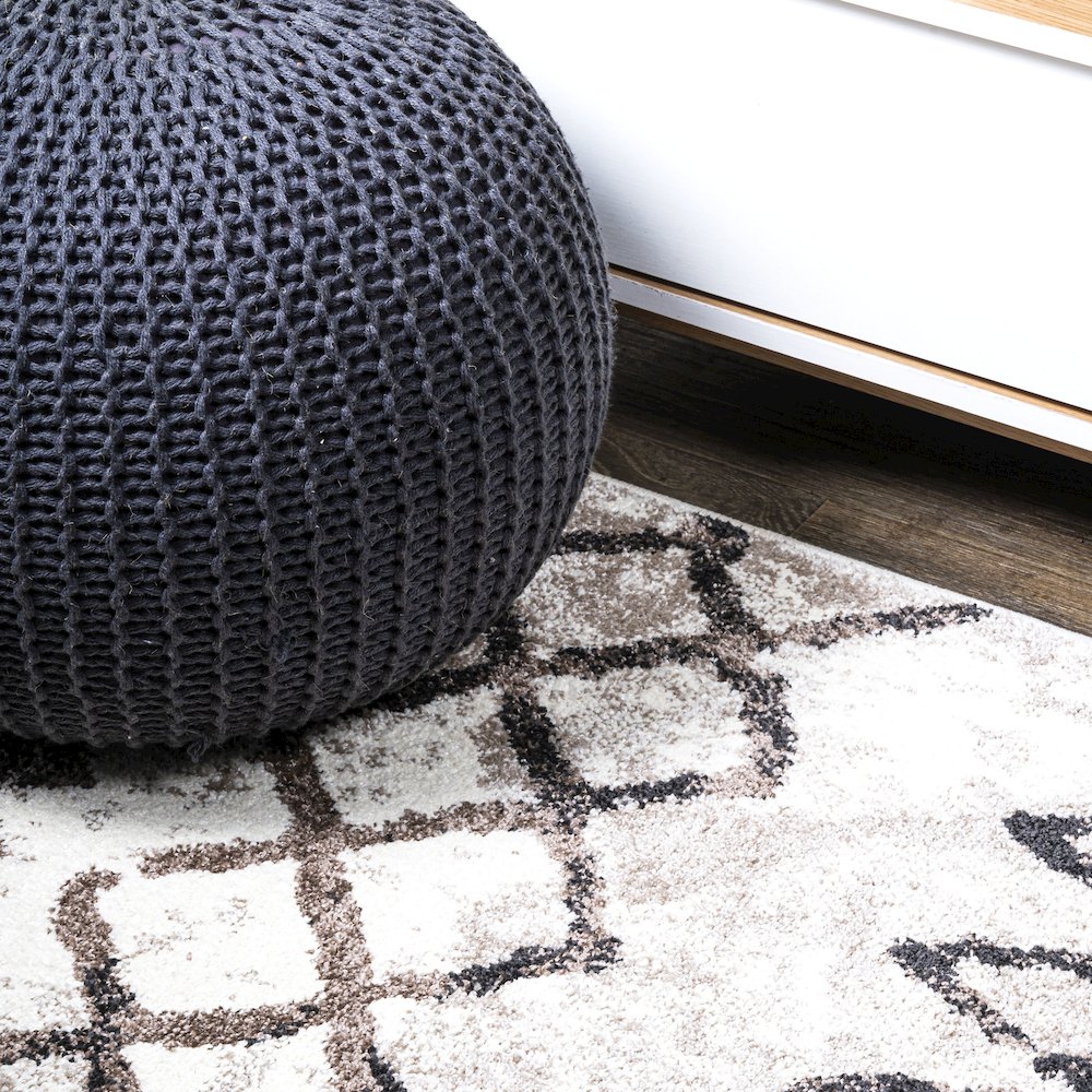 Aksil Moroccan Diamond Area Rug. Picture 4