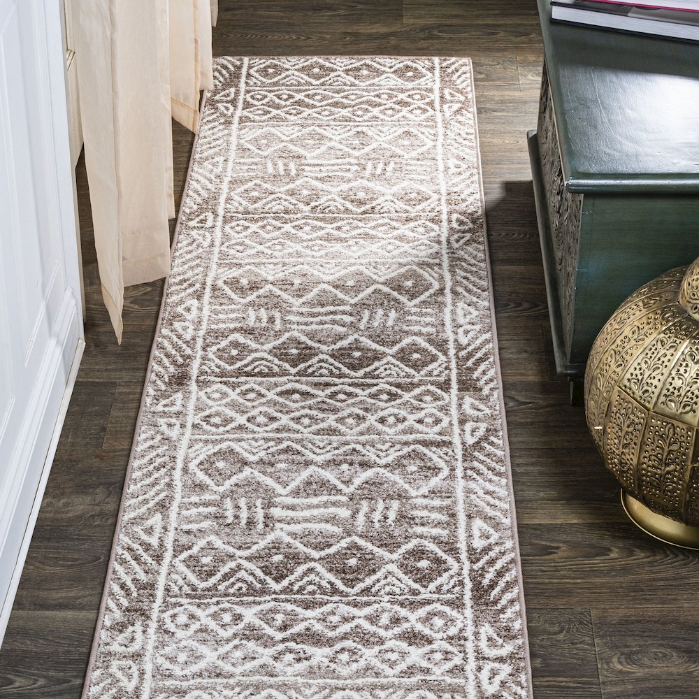 Amanar Tribal Geometric Area Rug. Picture 2