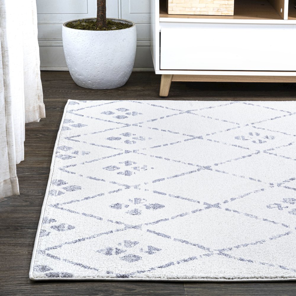 Izil Moroccan Geometric Diamond Area Rug. Picture 3