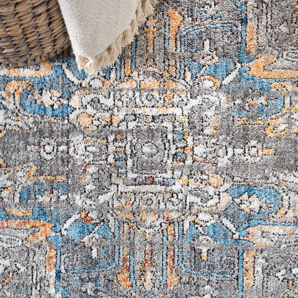 Izmir Vintage Medallion Area Rug. Picture 4